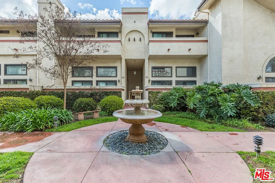3 bed, 3.0 bath, 1819 sqft, $3,975 — Photo 1