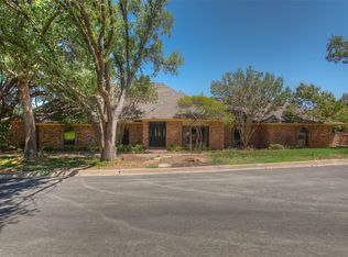 5 Thornhill Rd, Benbrook, TX 76132