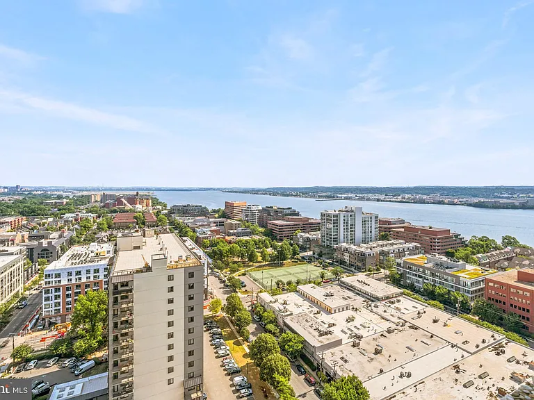 400 Madison St #310 — Photo 28