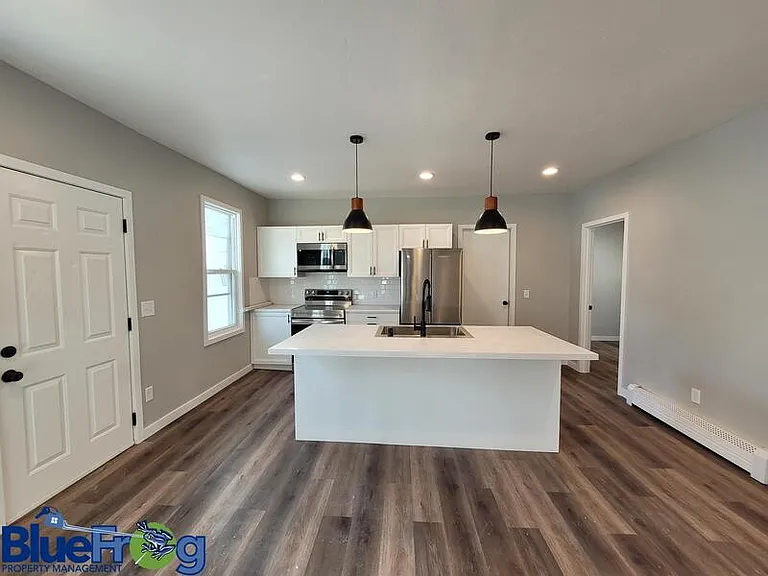 631 W 10th Ave — Photo 2