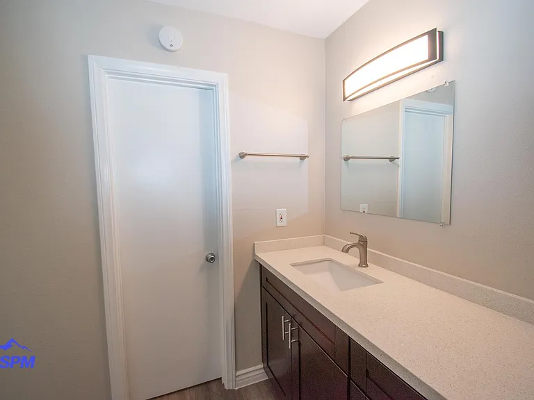 4060 Euclid North Apartments — Photo 10