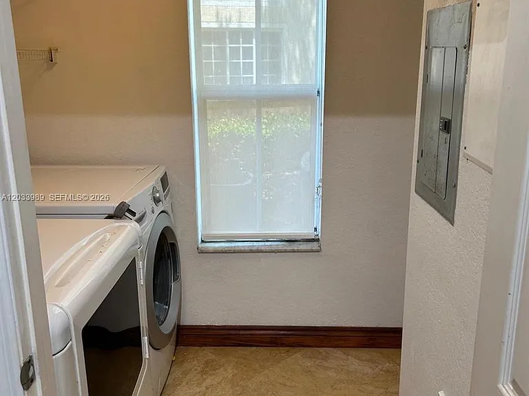 2516 Centergate Dr #102 — Photo 34