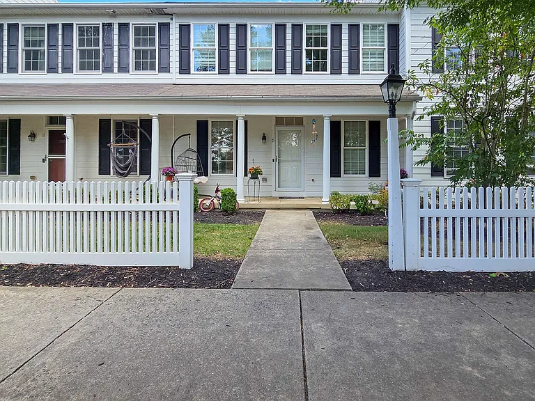 15 Summer Ln — Photo 4
