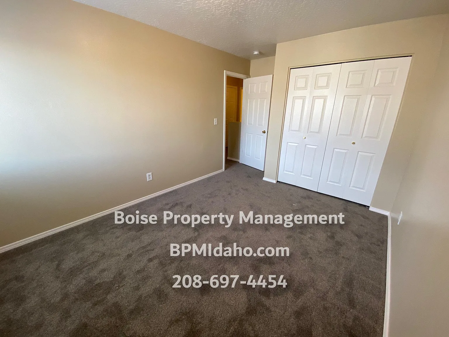 118 W Ogden Ave — Photo 4