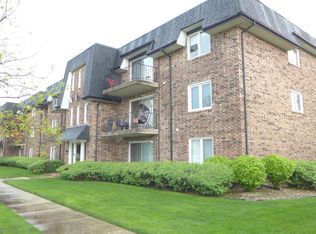 10800 Kilpatrick Ave #104, Oak Lawn, IL 60453