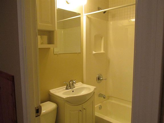 3rd image of 1308 Holly Dr