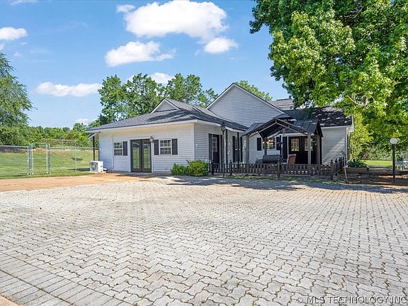 4th image of 17843 Bridgeview Rd