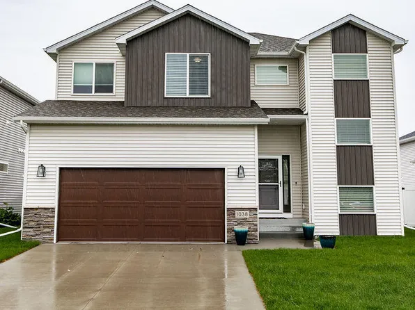 1038 Ashley Dr W, West Fargo, ND 58078