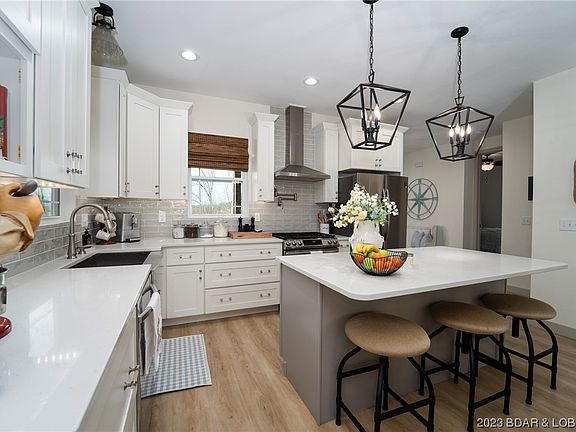 5th image of 705 Cambridge Dr