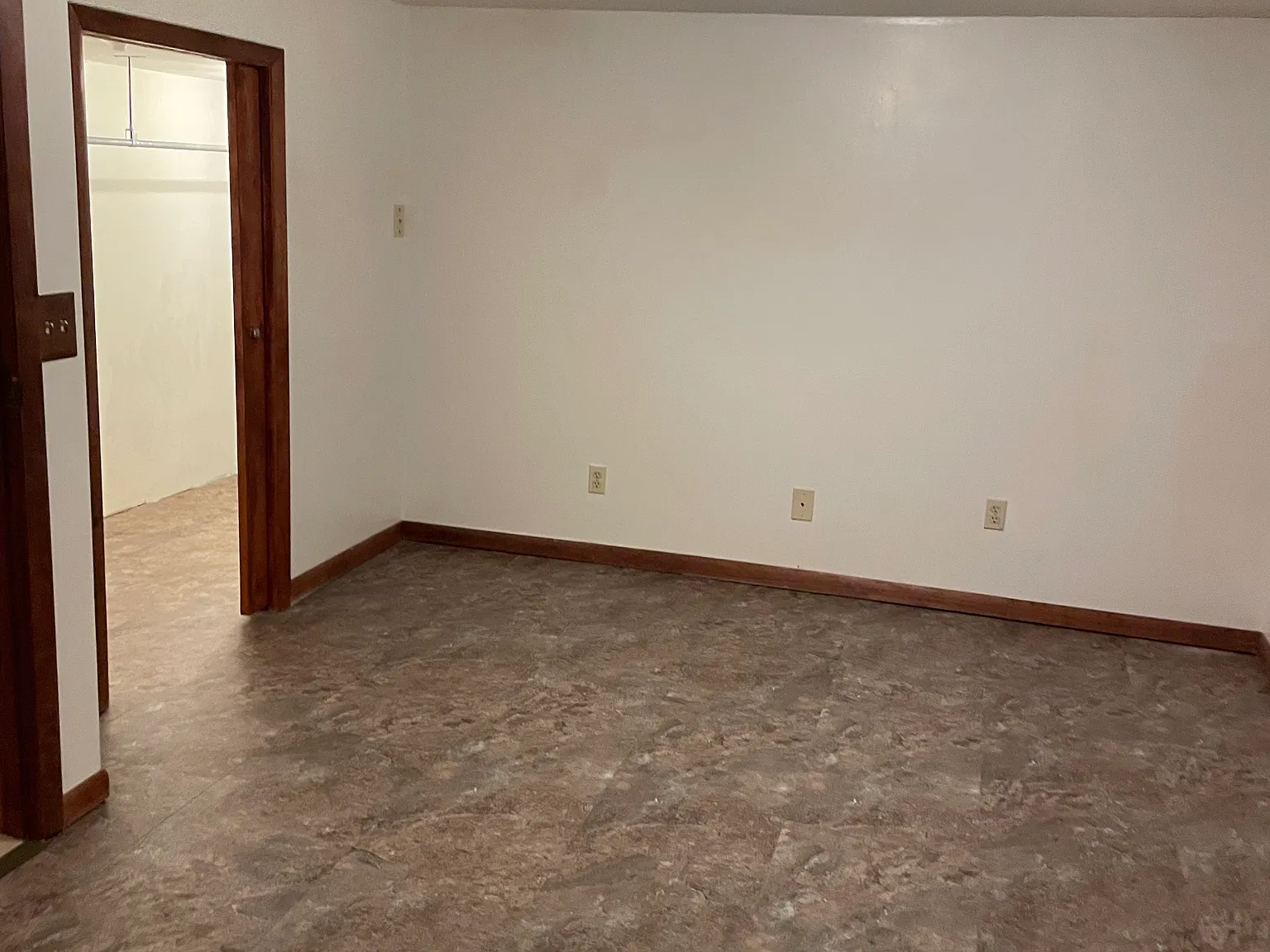 5 bed, 2500 sqft, $2,800 — Photo 1