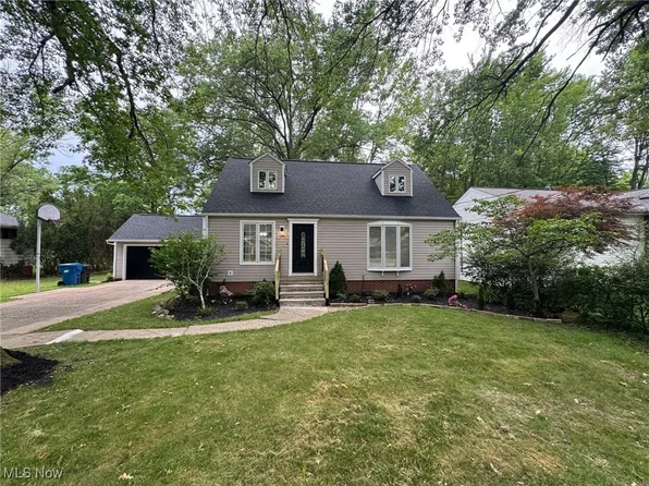 4018 Root Rd, North Olmsted, OH 44070