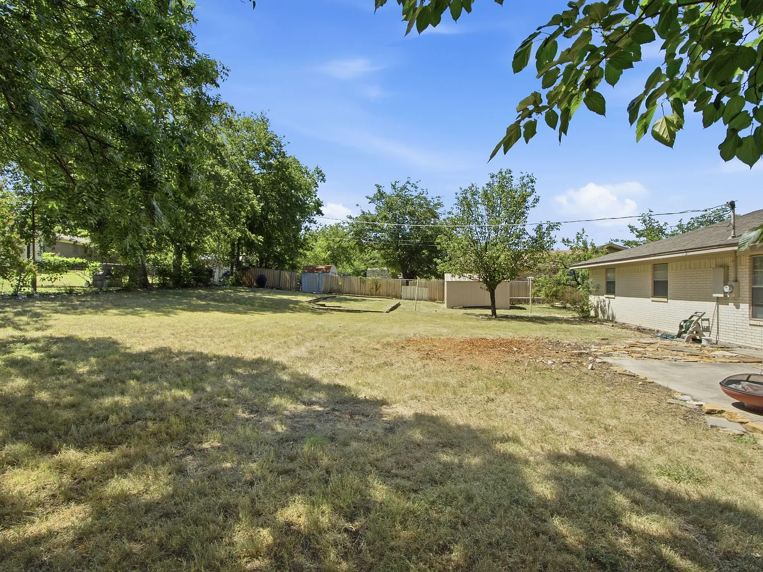 4 bed, 1554 sqft, $1,995 — Photo 2