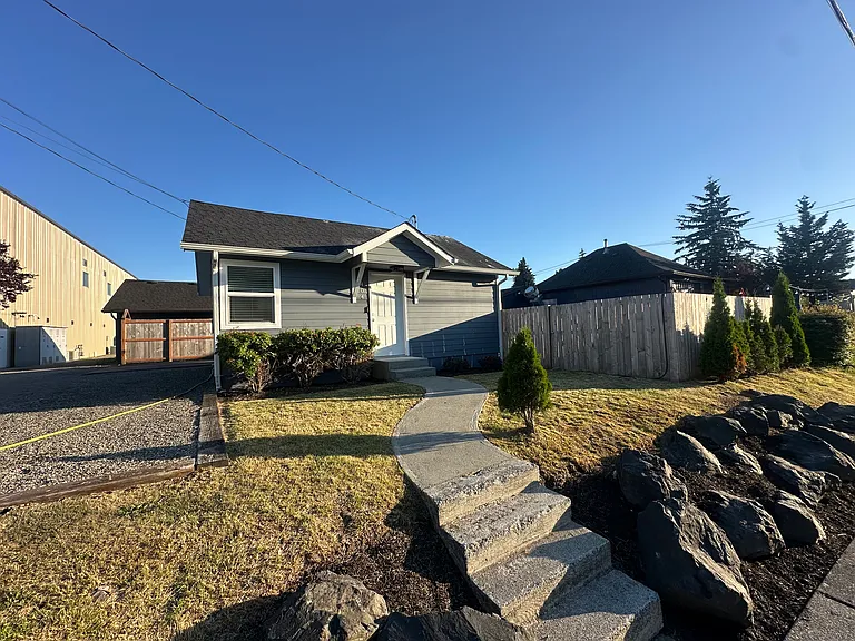 404 E Stanley St — Photo 2