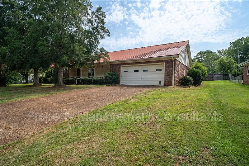 3 bed, 2.0 bath, $1,700 — Photo 3