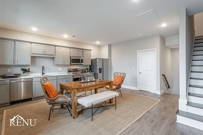 3 bed, 2.5 bath, 1950 sqft, $1,995 — Photo 3