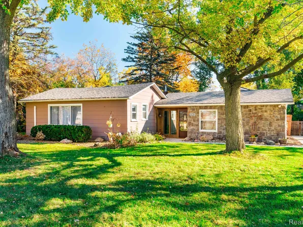 29410 Greening St, Farmington Hills, MI 48334