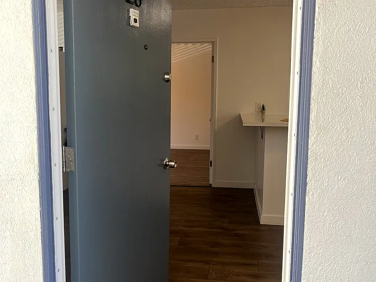 5548 Yarmouth Ave #1 — Photo 5