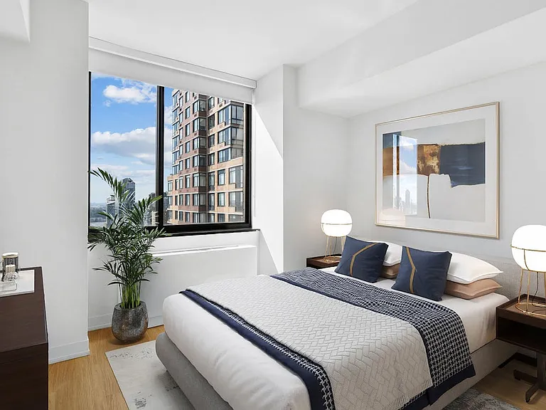 Columbus Cir #S35C — Photo 16