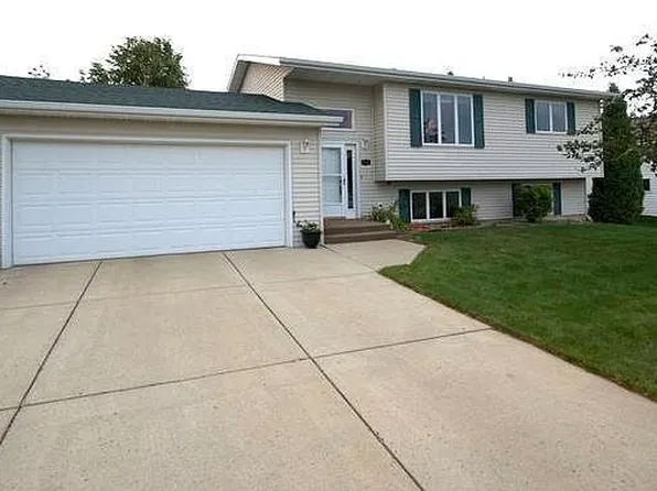 1404 19th St SE, Mandan, ND 58554