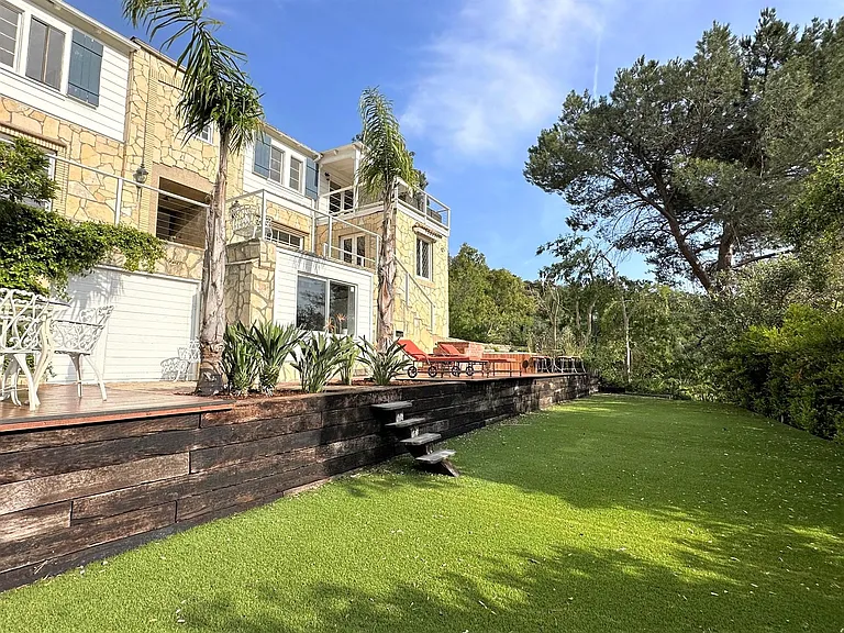 2400 Benedict Canyon Dr — Photo 10