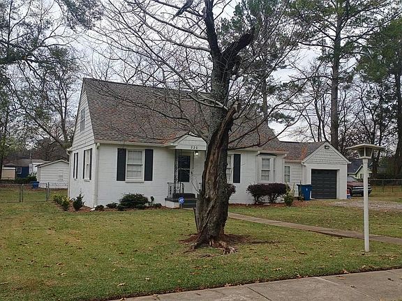 2nd image of 220 Pinewood Ave