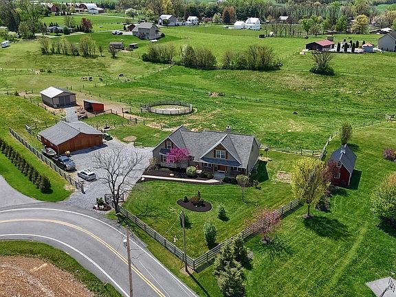 3rd image of 40 Williams Rd