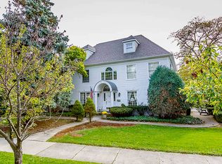 201 Grant Ave, Clarendon Hills, IL 60514