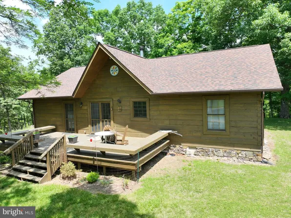 863 Fort Enochs Meadow Rd, Paw Paw, WV 25434