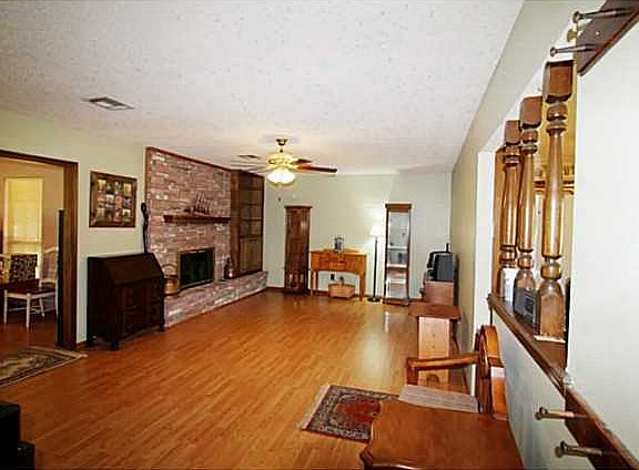 3rd image of 1728 E Cottonwood Ter