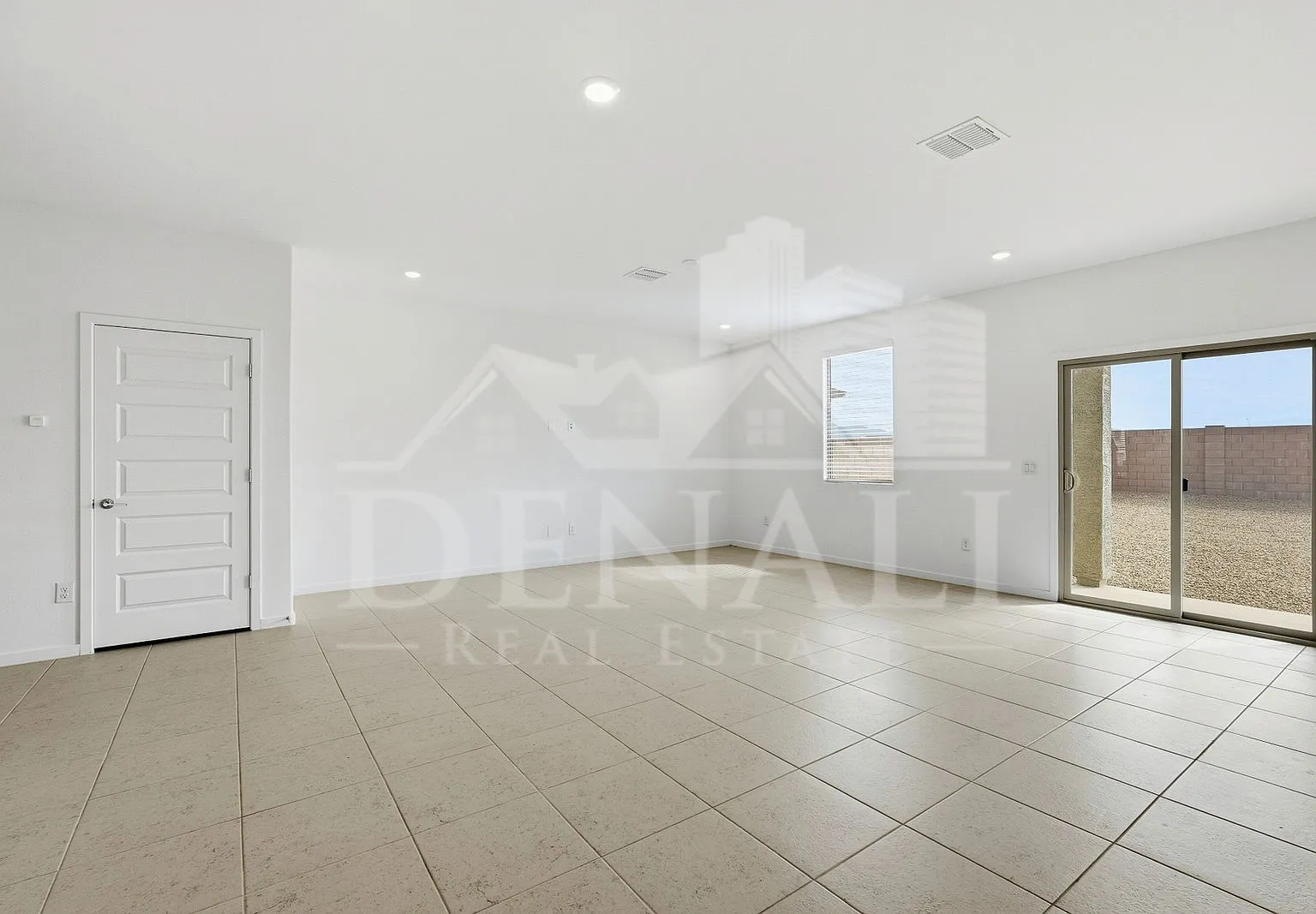 5 bed, 2.5 bath, 2114 sqft, $2,795 — Photo 4