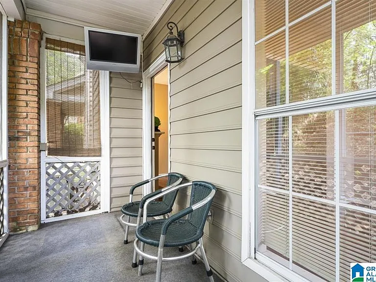 1947 Waterford Pl #1947 — Photo 3
