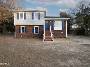 2807 Shade Tree Dr, Fayetteville, NC 28306