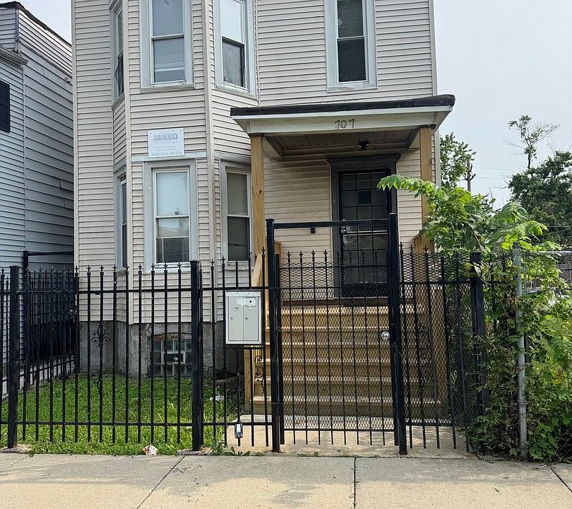 1st image of 707 E 92nd Pl