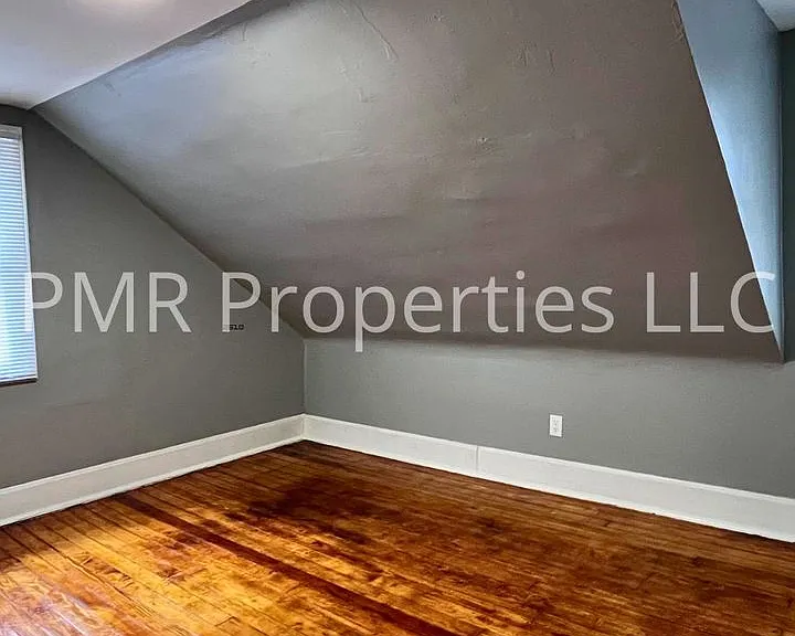 905 Logan St — Photo 15