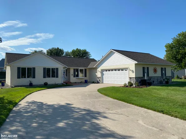 9946 N Shore Dr, Pigeon, MI 48755
