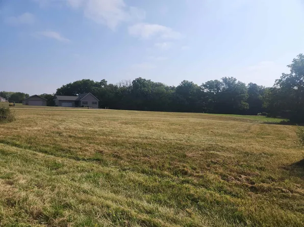 2-313 & 314 Parkview Cir, Lanark, IL 61046