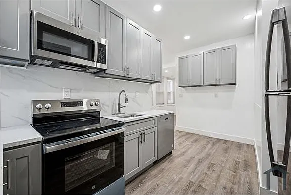 5 bed, 1800 sqft, $3,200 — Photo 1