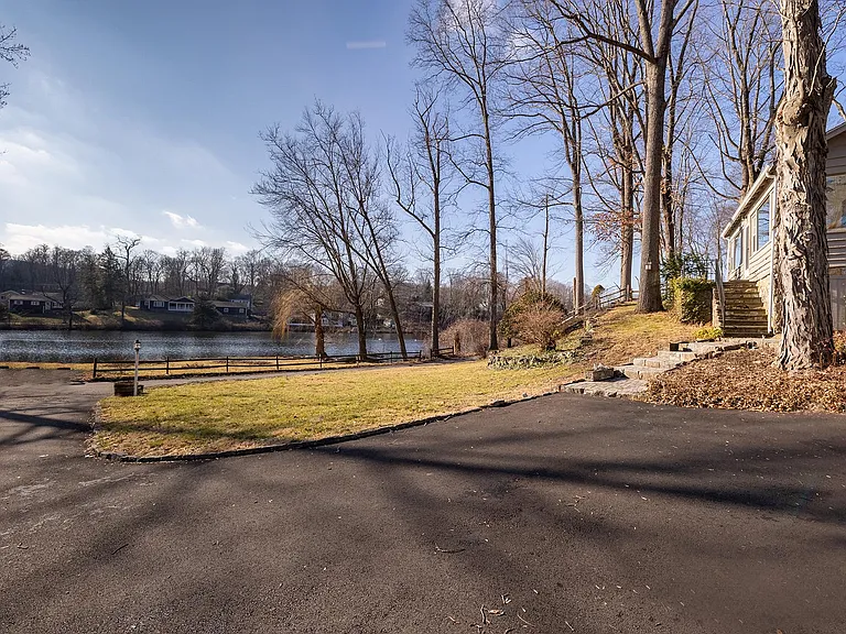 16 Crescent Dr — Photo 30