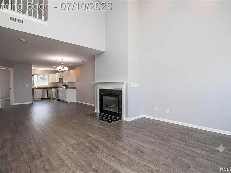 29415 Glen Oaks Blvd E — Photo 4