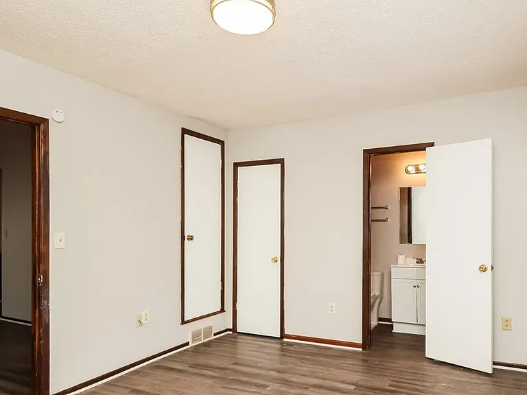 1308 W Lexington Ave — Photo 6