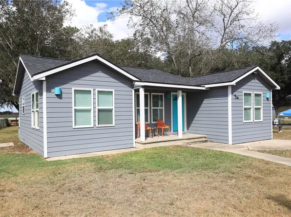 125 Lakewood Ln, Mathis, TX 78368