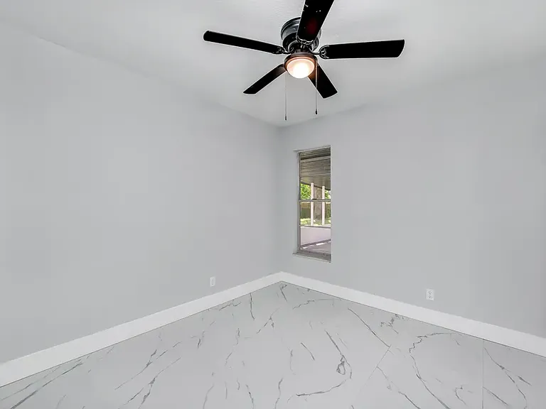 512 Donna Dr — Photo 16