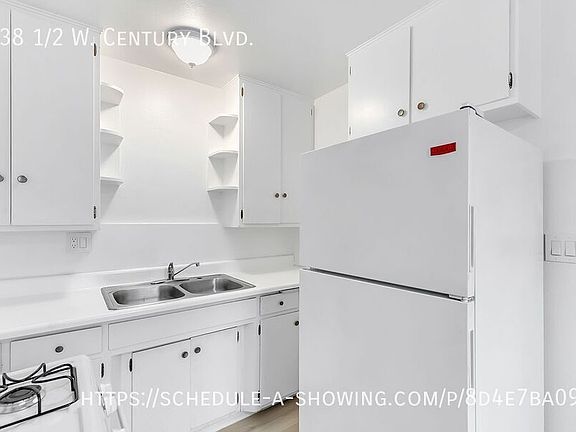 4th image of 838 1/2 W Century Blvd