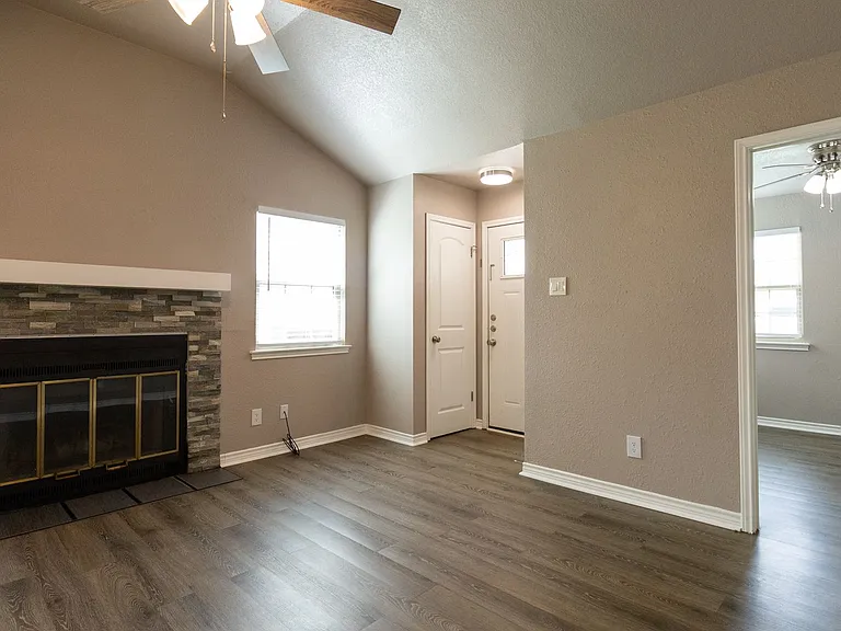 1003 Hyridge St — Photo 3