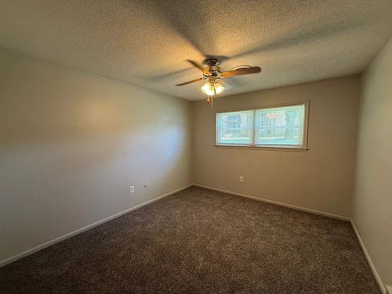 744 S Cedar St — Photo 8
