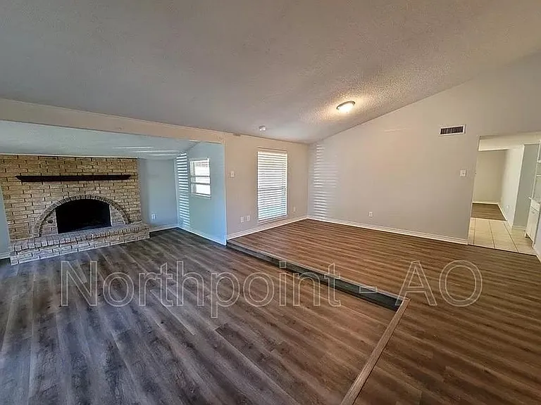 1362 Applegate Dr — Photo 6