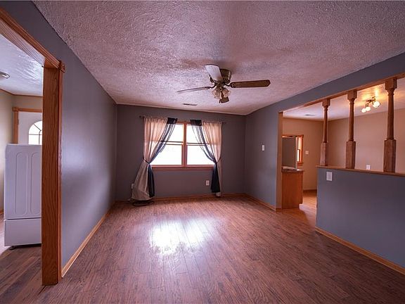 4th image of 940 Rosewood Dr