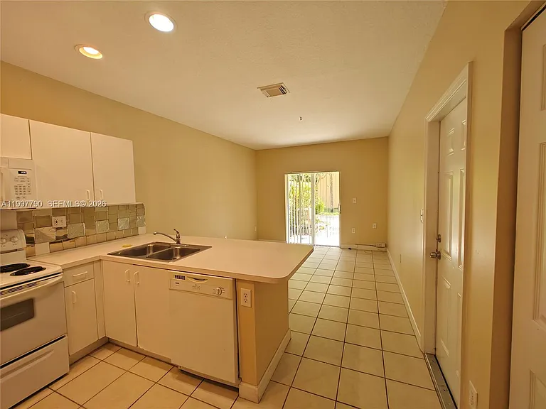11252 SW 230th Ter #11252 — Photo 5