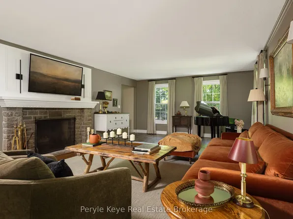 74 Woodland Dr, Bracebridge, ON P1L 1M2