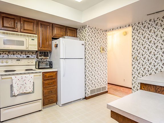 5th image of 700 S Dakota Ave Unit 211